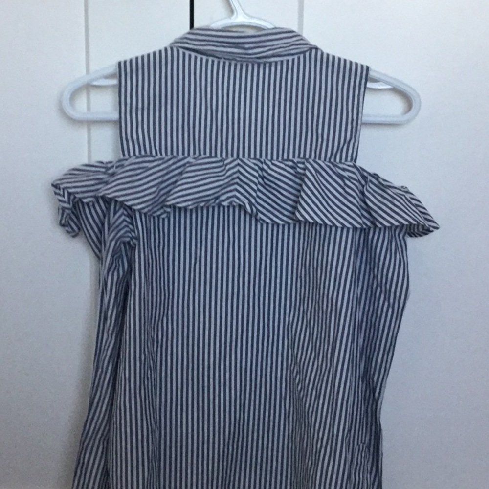 Button up top - Picture 3 of 3